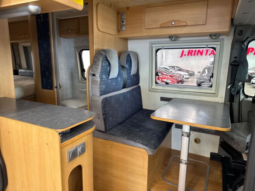 Adria Twin 2006 Valkoinen