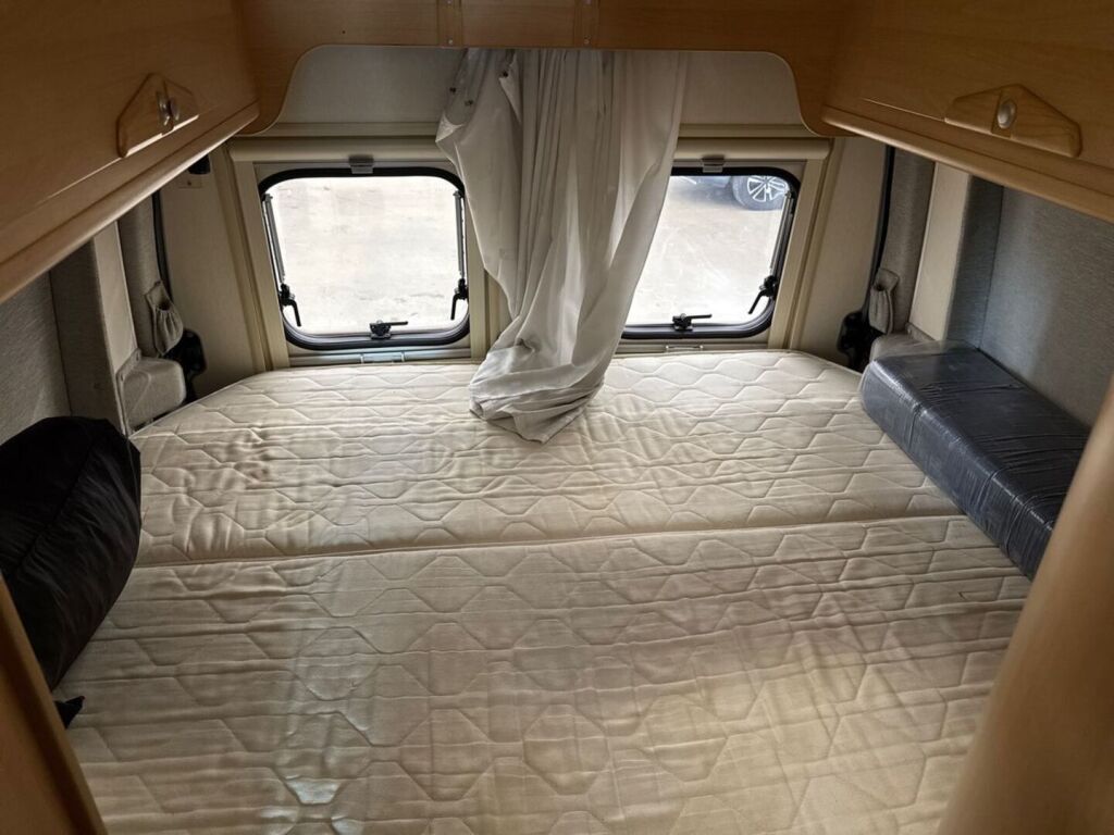 Adria Twin 2006 Valkoinen