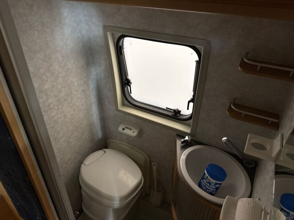 Adria Twin 2006 Valkoinen