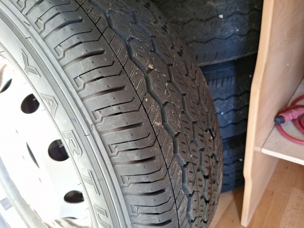 Adria TWIN 600 SP 2010 Valkoinen