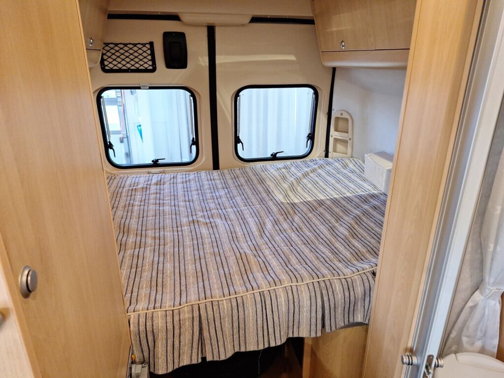 Adria TWIN 600 SP 2010 Valkoinen