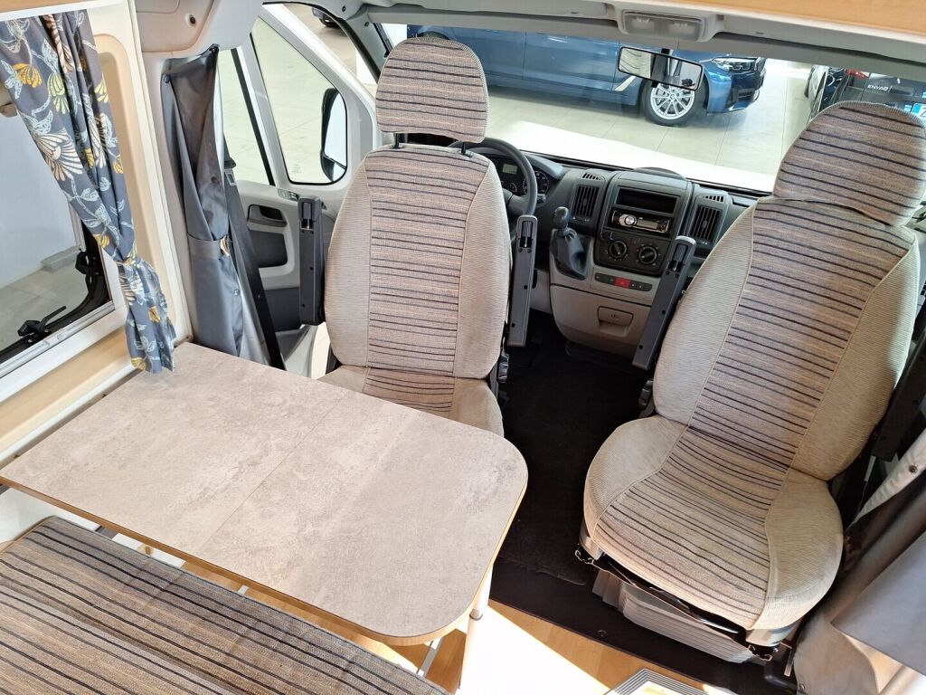 Adria TWIN 600 SP 2010 Valkoinen