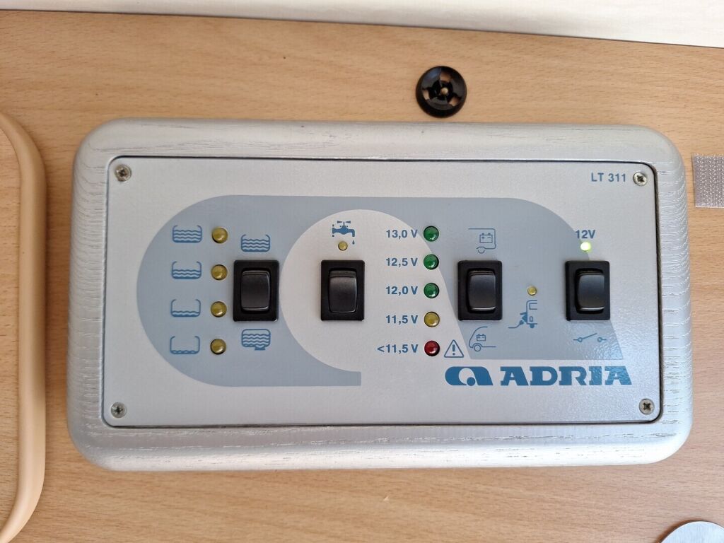 Adria TWIN 600 SP 2010 Valkoinen