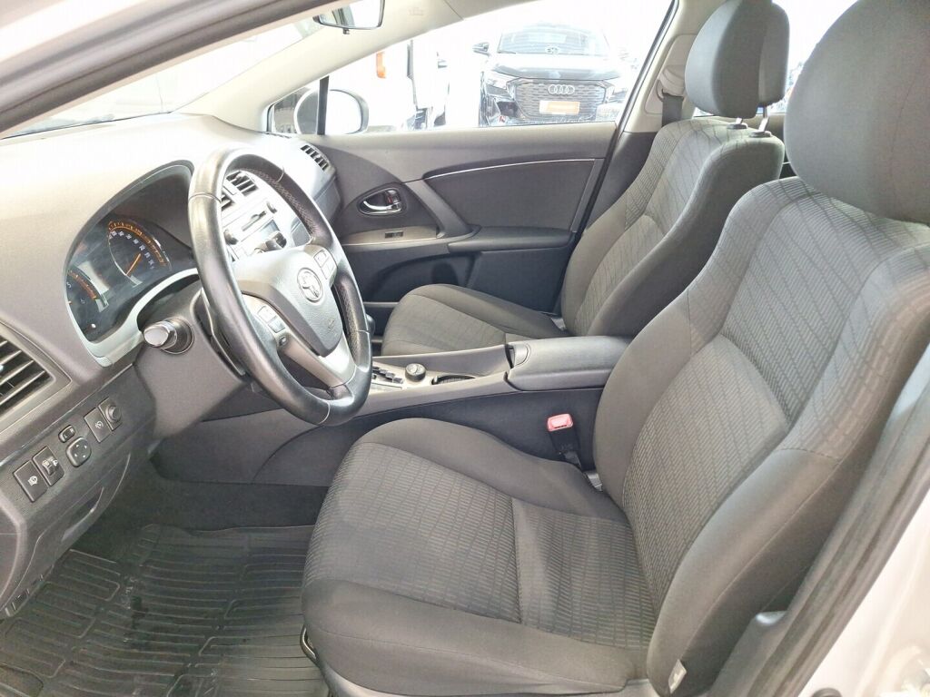 Toyota Avensis 2009 Hopea