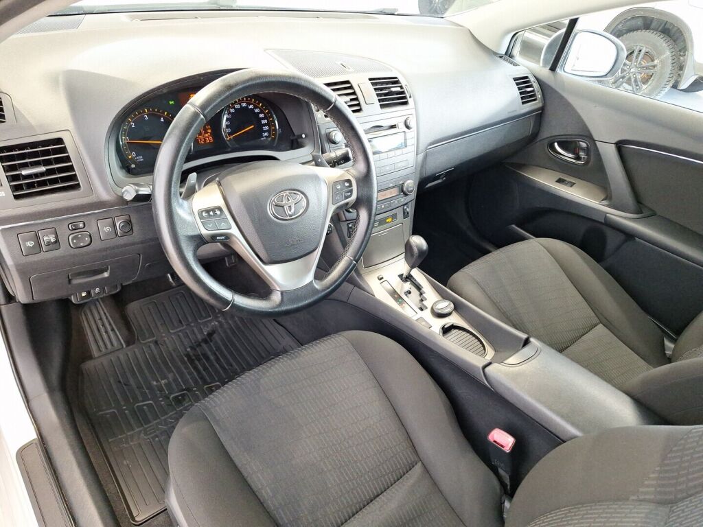 Toyota Avensis 2009 Hopea