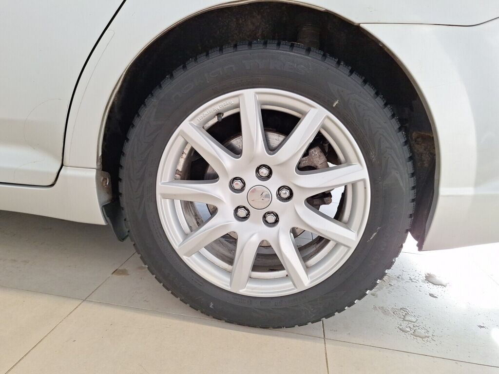 Toyota Avensis 2009 Hopea