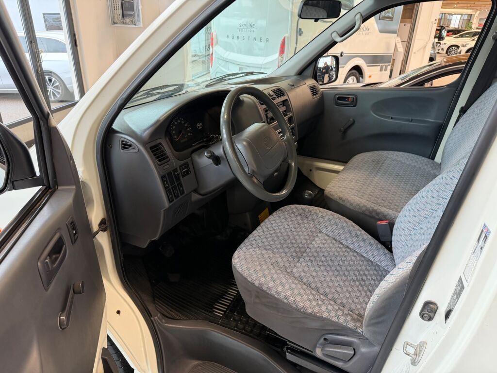 Toyota Hiace 2005 Valkoinen