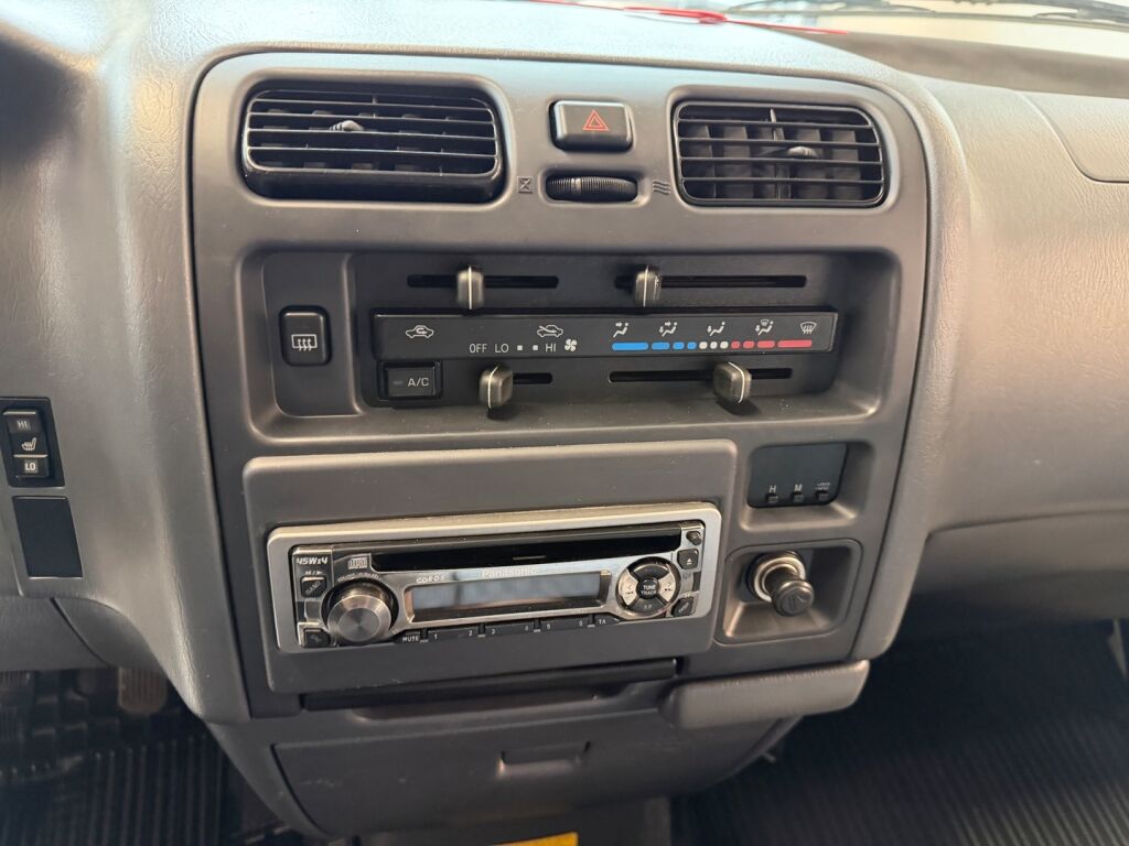 Toyota Hiace 2005 Valkoinen