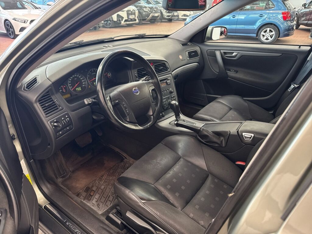 Volvo V70 2006 Vihreä