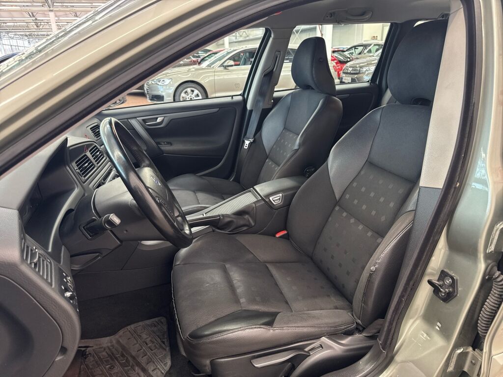 Volvo V70 2006 Vihreä