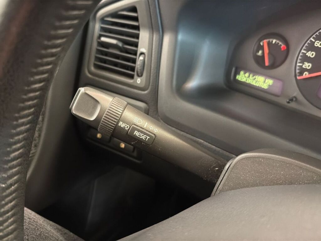 Volvo V70 2001 Vihreä