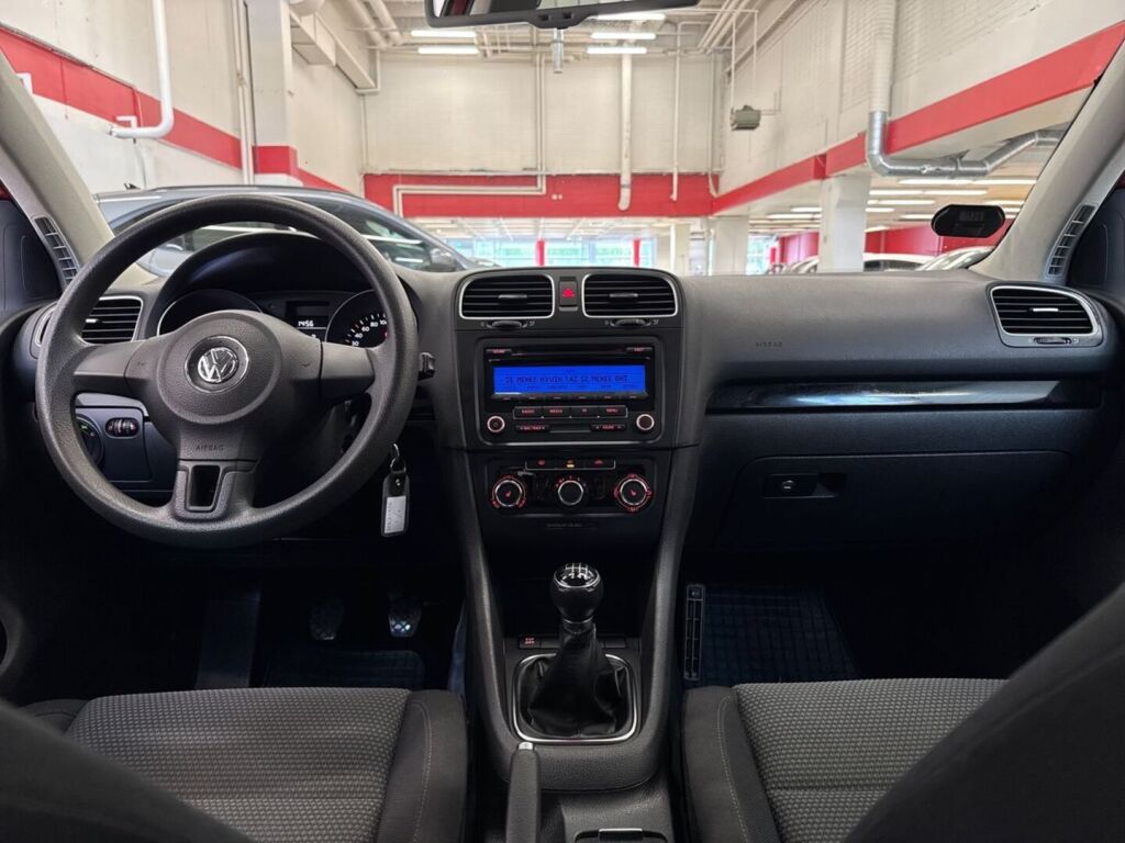 Volkswagen Golf 2009 Punainen