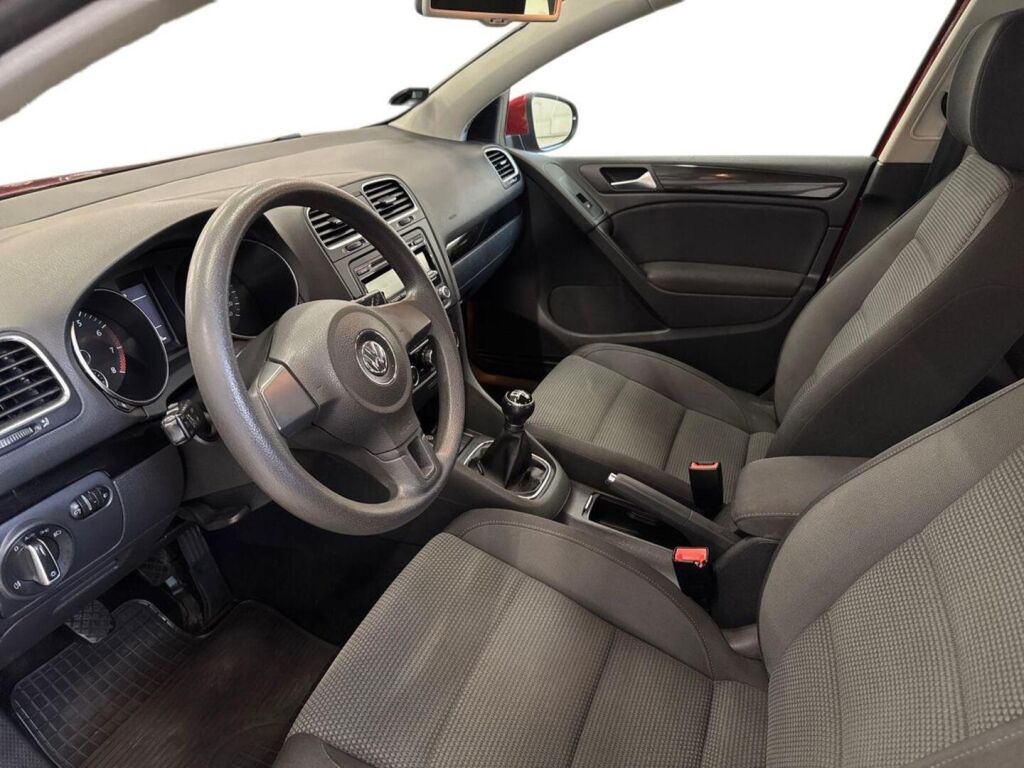 Volkswagen Golf 2009 Punainen