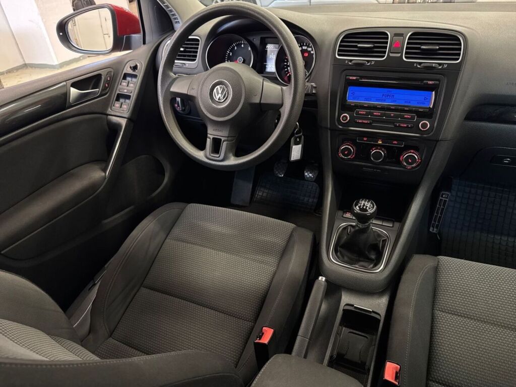 Volkswagen Golf 2009 Punainen