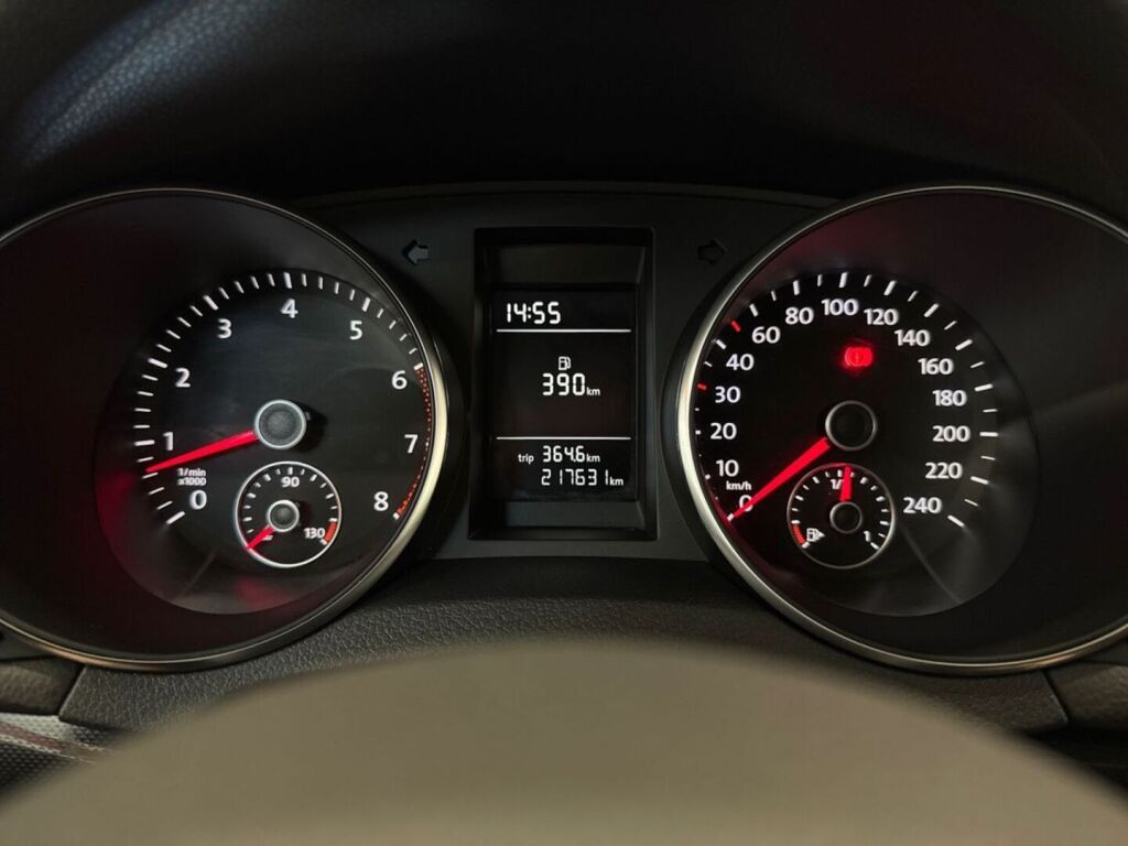 Volkswagen Golf 2009 Punainen
