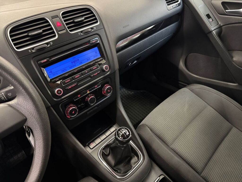 Volkswagen Golf 2009 Punainen