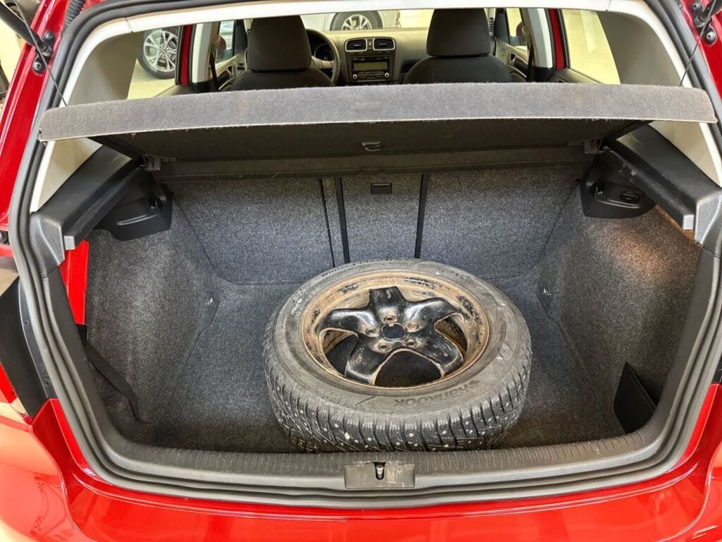 Volkswagen Golf 2009 Punainen