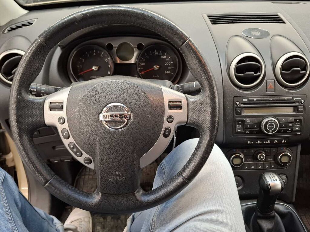 Nissan Qashqai 2007 Ruskea (beige)