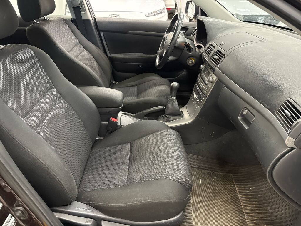 Toyota Avensis 2008 Punainen