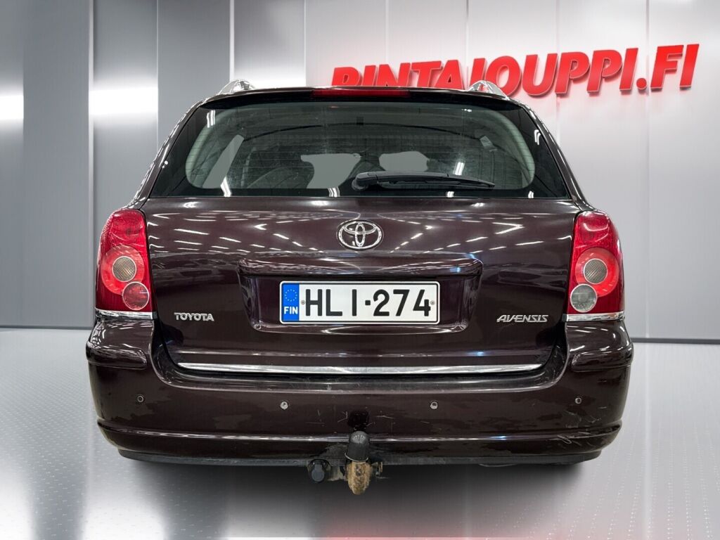 Toyota Avensis 2008 Punainen