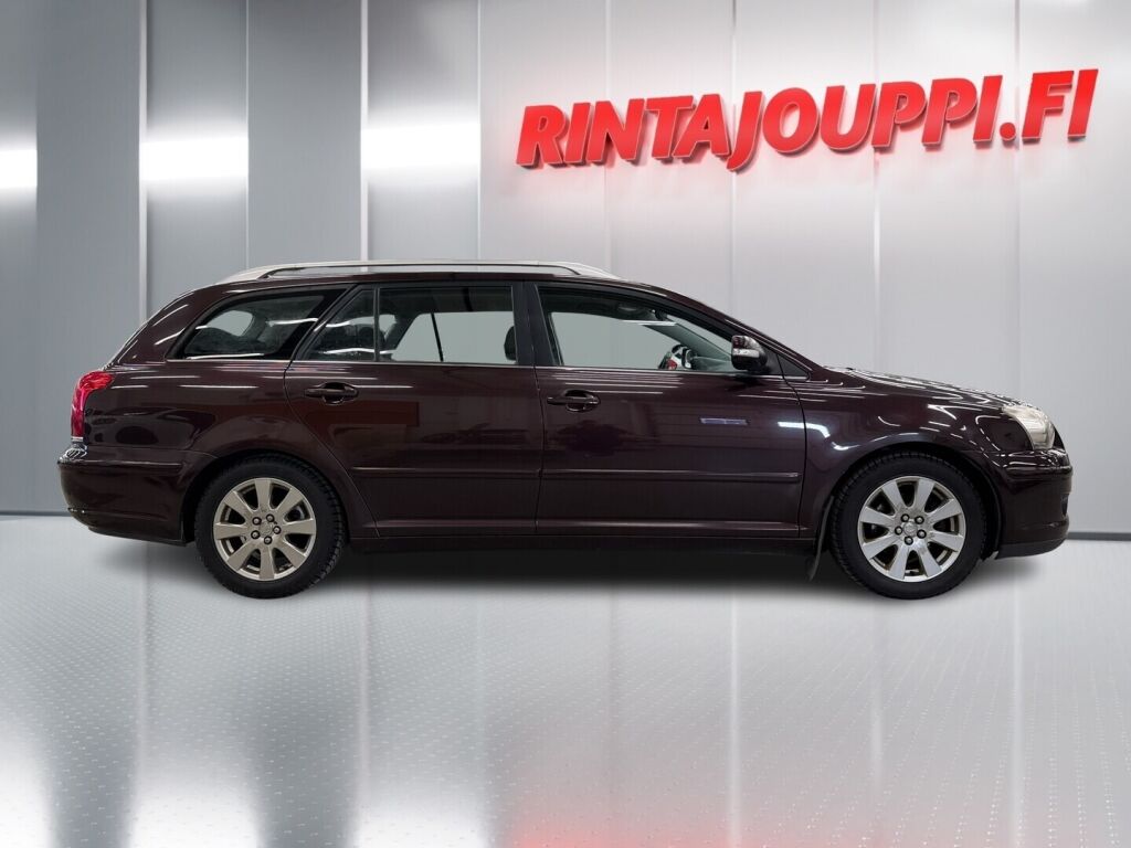 Toyota Avensis 2008 Punainen