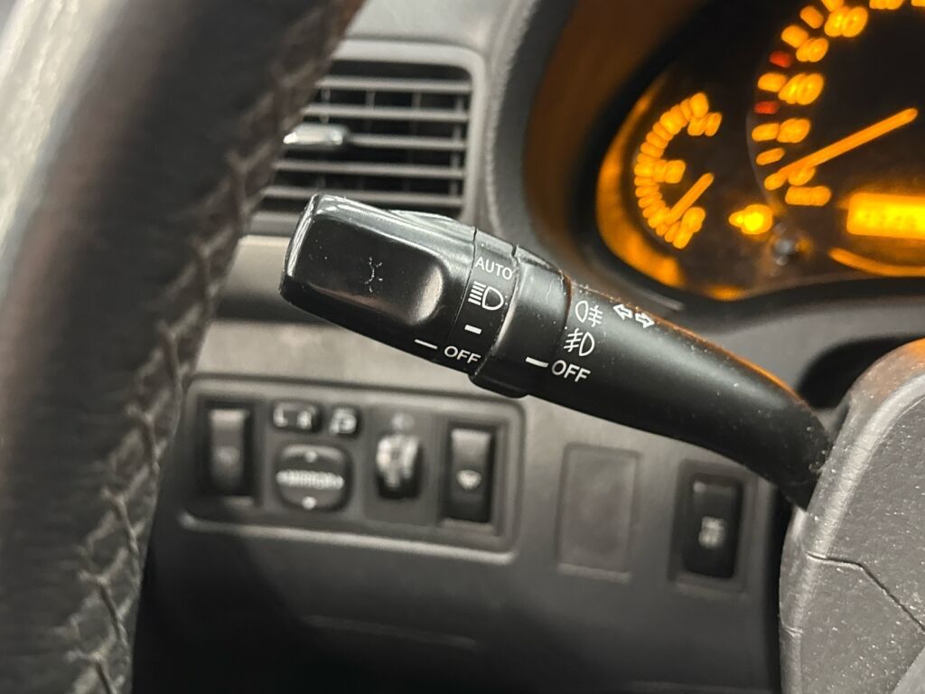 Toyota Avensis 2008 Punainen