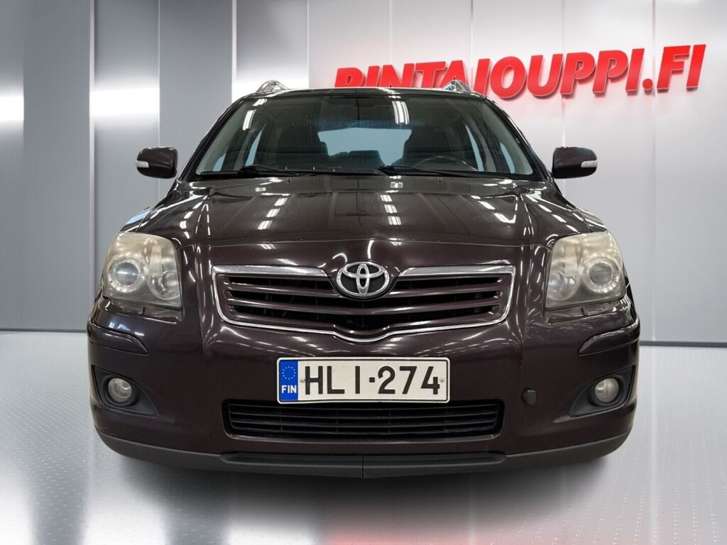 Toyota Avensis 2008 Punainen