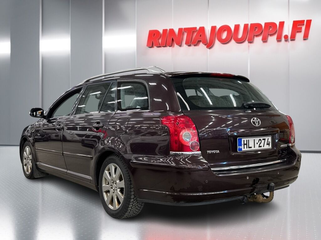 Toyota Avensis 2008 Punainen