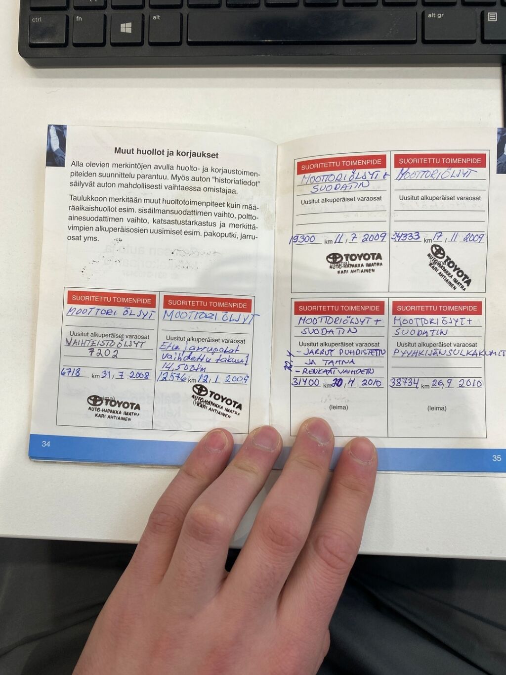 Toyota Avensis 2008 Punainen