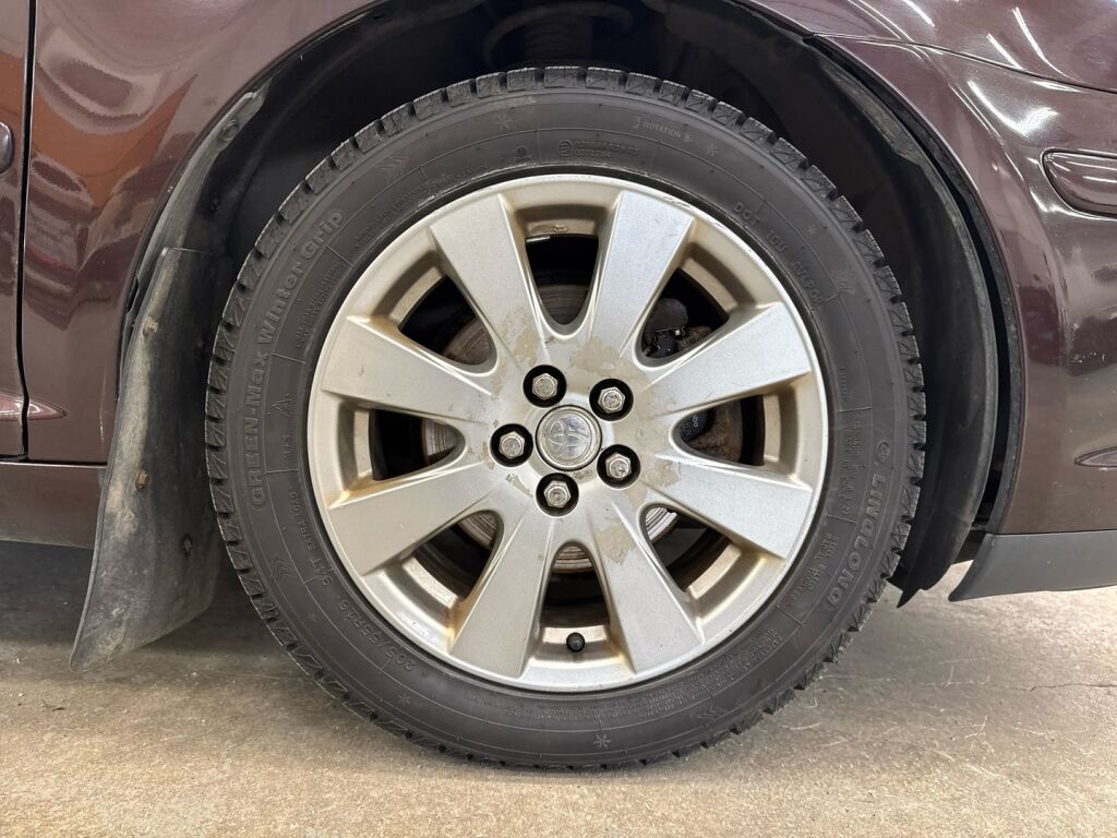 Toyota Avensis 2008 Punainen