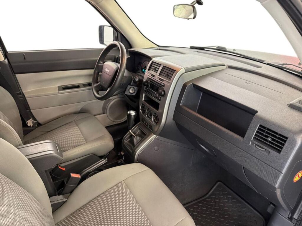 Jeep Patriot 2009 Musta