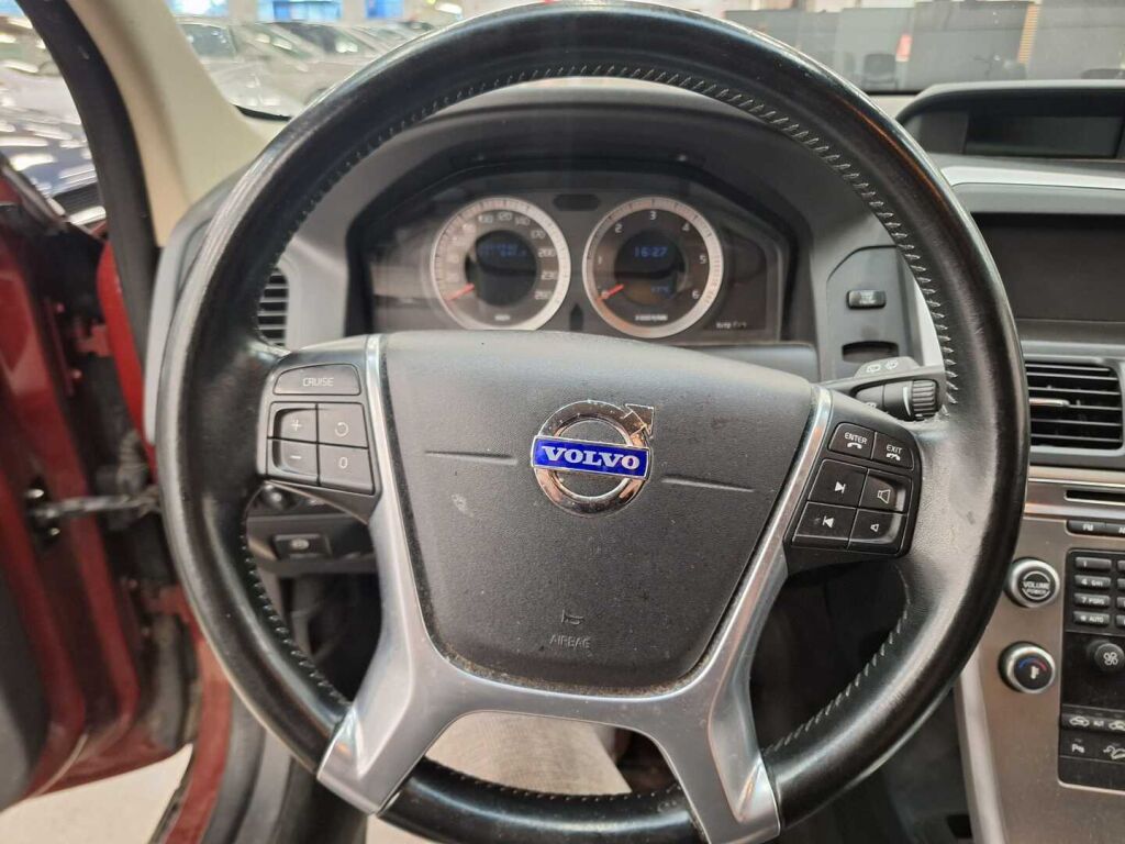 Volvo XC60 2010 Punainen