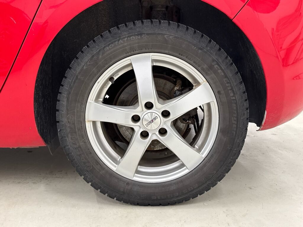 Opel Astra 2010 Punainen