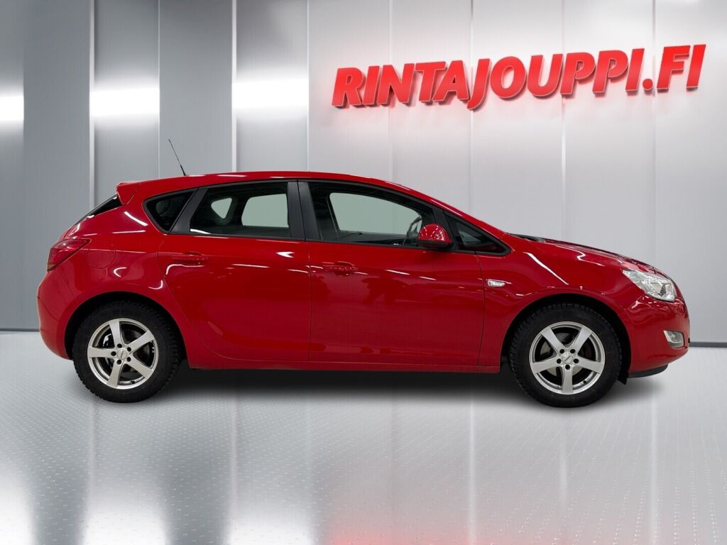 Opel Astra 2010 Punainen