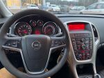 Opel Astra 2010 Punainen