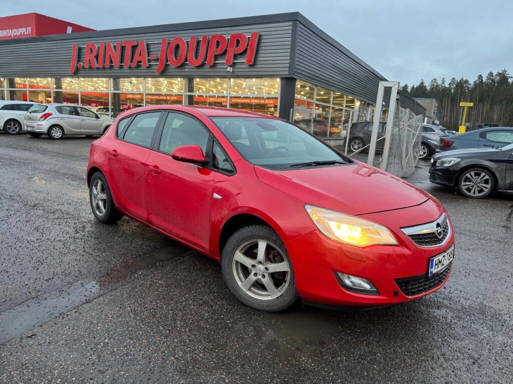 Opel Astra 2010 Punainen