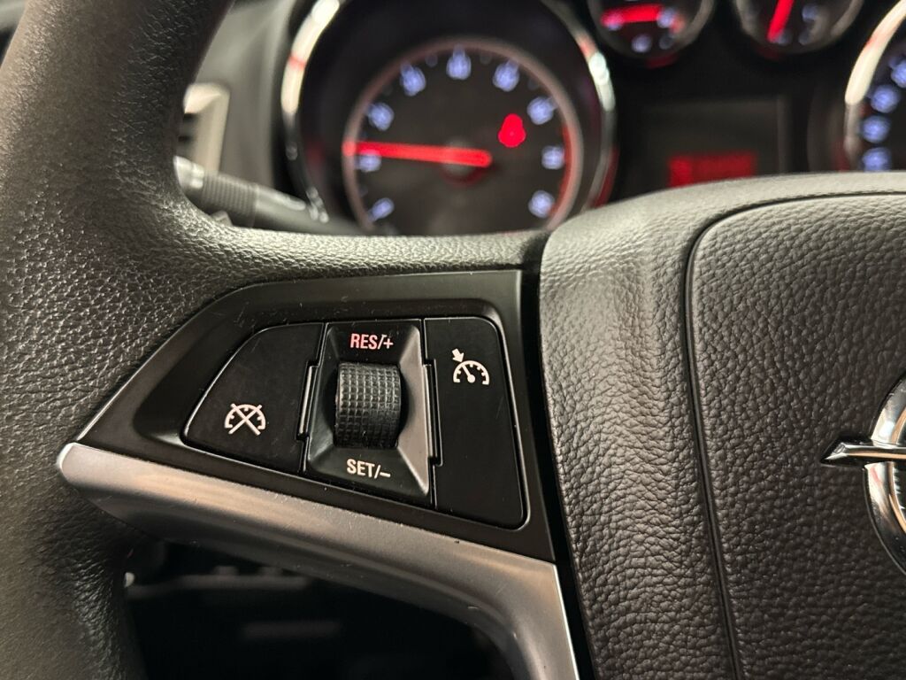 Opel Astra 2010 Punainen