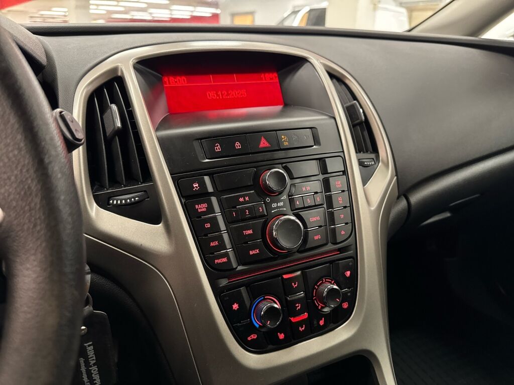 Opel Astra 2010 Punainen