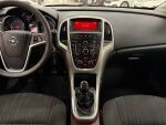 Opel Astra 2010 Punainen