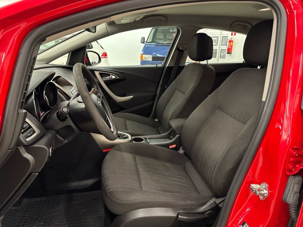 Opel Astra 2010 Punainen