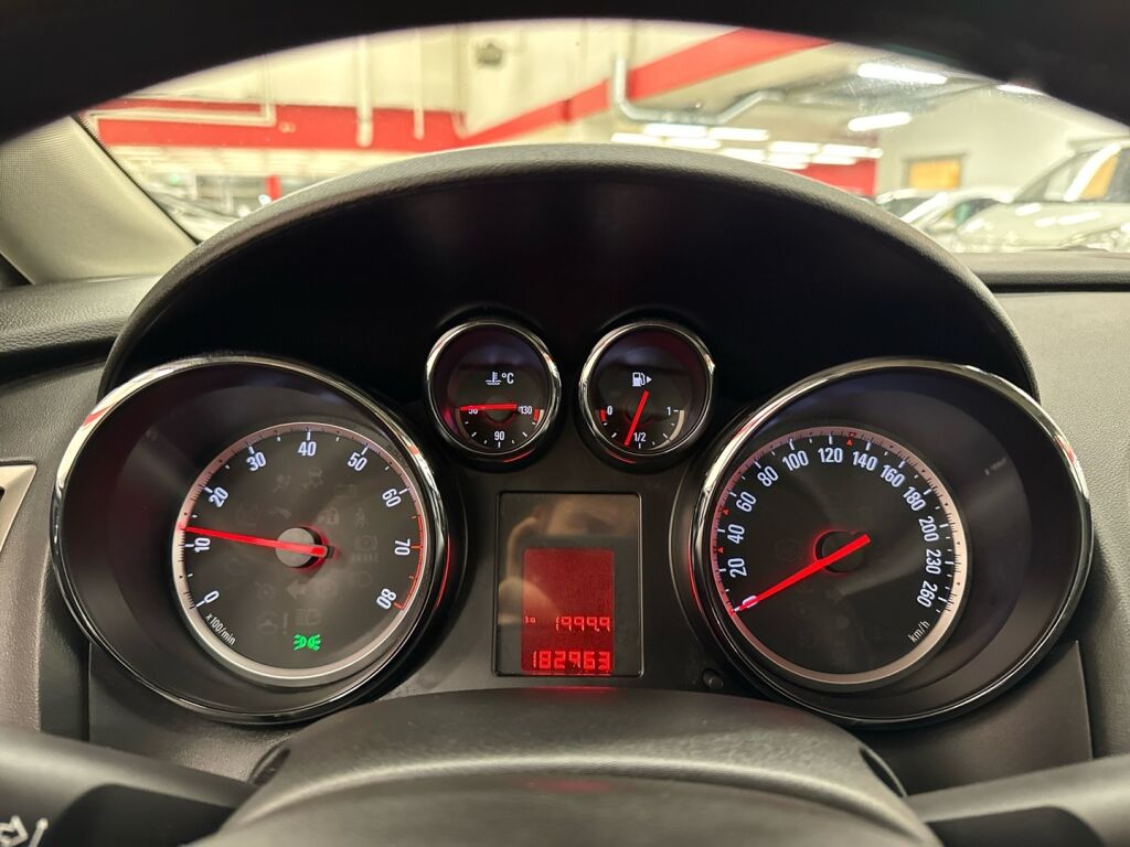 Opel Astra 2010 Punainen