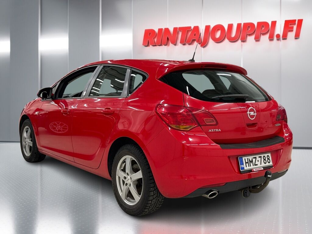 Opel Astra 2010 Punainen