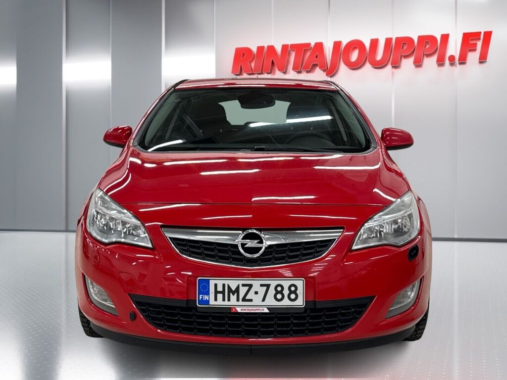 Opel Astra 2010 Punainen