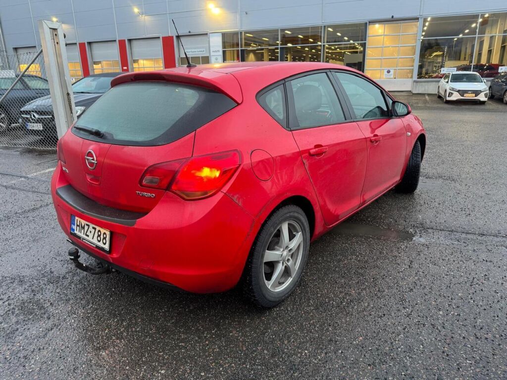 Opel Astra 2010 Punainen