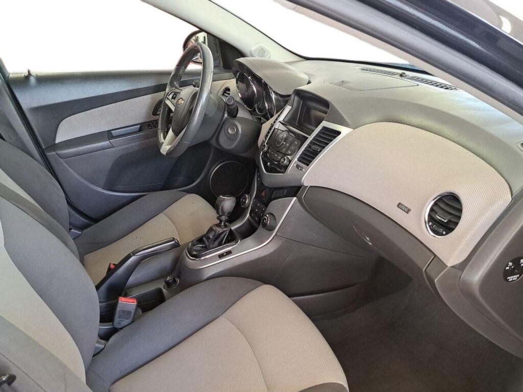 Chevrolet Cruze 2010 Musta