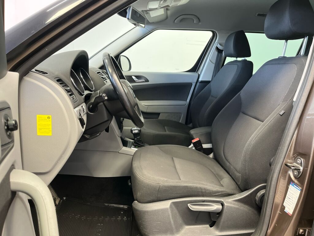 Skoda Yeti 2010 Ruskea (beige)