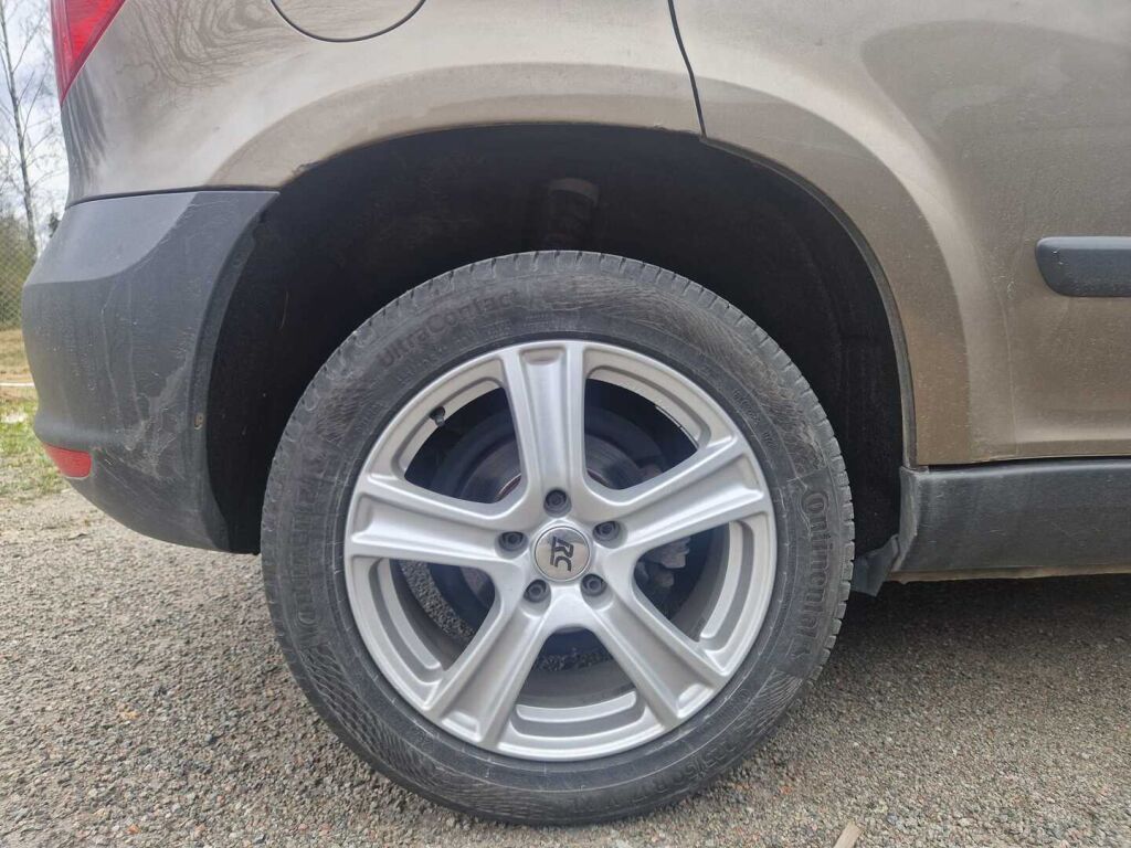 Skoda Yeti 2010 Ruskea (beige)