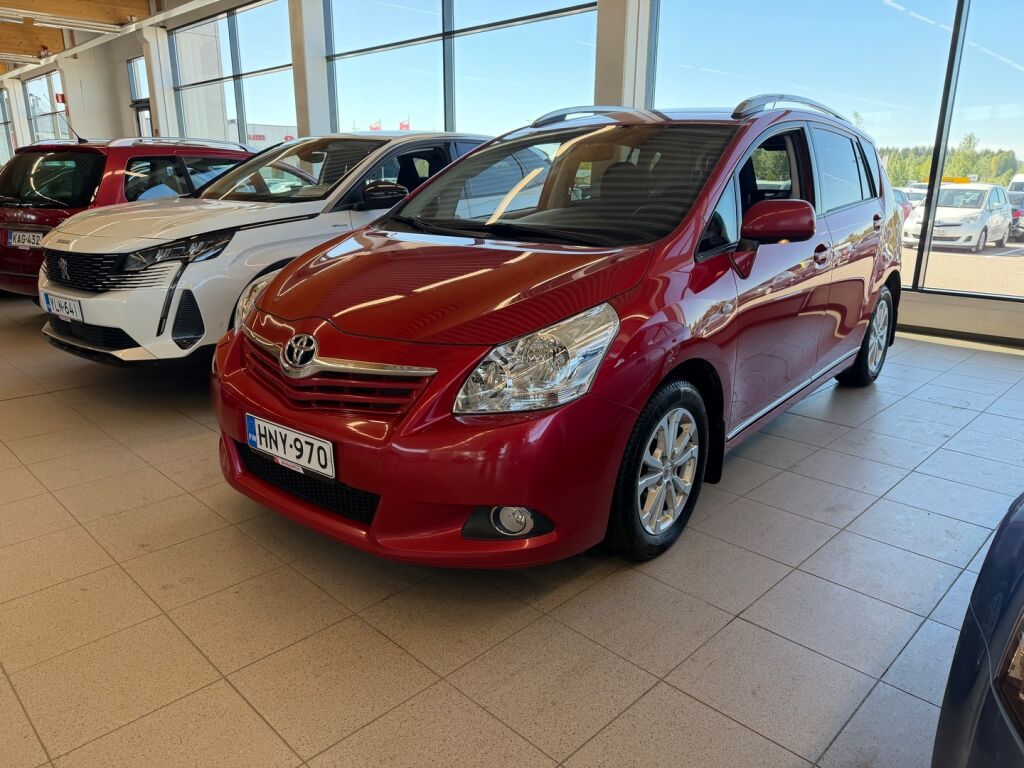 Toyota Verso 2010 Punainen