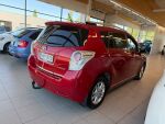 Toyota Verso 2010 Punainen
