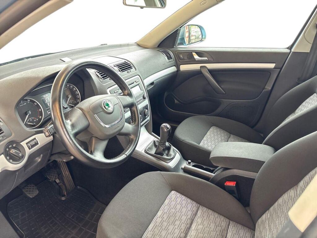 Skoda Octavia 2010 Harmaa